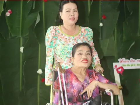 Hơn 100 'bông hoa khuyết' lần đầu tiên được trang điểm, tỏa sáng rực rỡ dịp 20/10