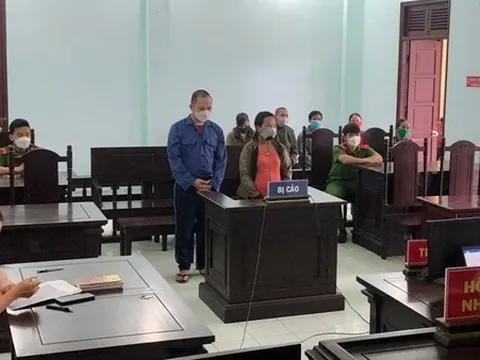 Bạo hành bé gái 7 tuổi, cha dượng và mẹ đẻ lĩnh án tù