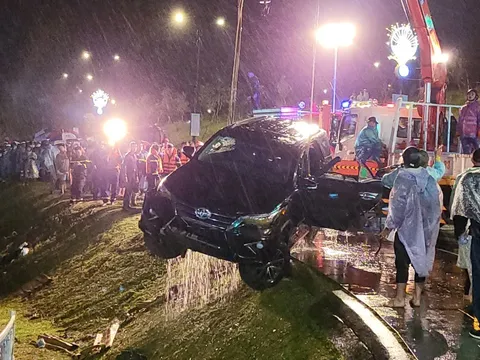 Xác định nguyên nhân vụ ôtô lao xuống hồ Xuân Hương làm 2 người tử vong