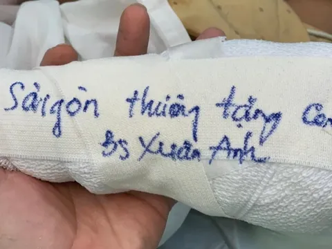 Bác sĩ TP.HCM 'tặng' em bé Hà Giang cả 'bàn tay'