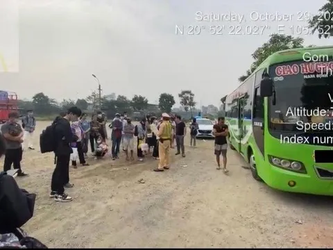 Xử phạt chiếc xe 29 chỗ chở 58 người