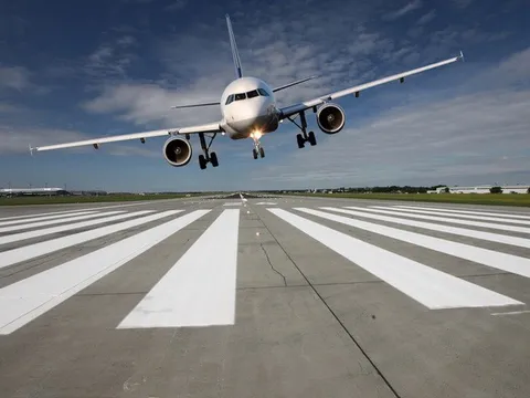 Không cho phép máy bay cất, hạ cánh đi vào vùng nguy hiểm bão số 7