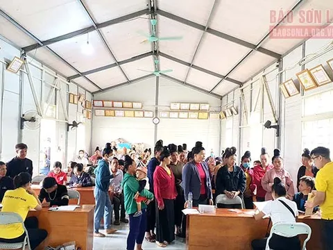 Sơn La: Cấp phát trên 700 triệu đồng cho các hộ gia đình có hoàn cảnh khó khăn tại Sông Mã, Sốp Cộp