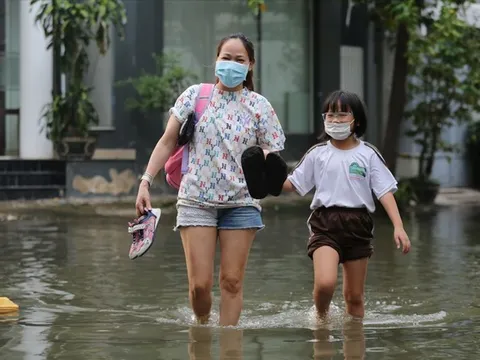 Người dân TPHCM khổ sở với triều cường: Chờ giới khoa học vào cuộc