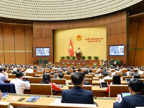 Quốc hội chất vấn thành viên Chính phủ, thảo luận Luật Đất đai