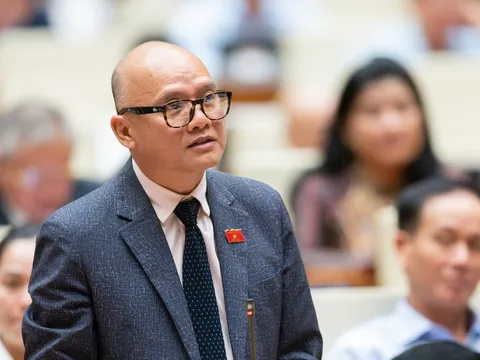 ĐBQH: Xu thế công chức nghỉ việc có liên quan gì đến tinh giản biên chế?