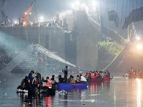 Bắt 9 người liên quan vụ sập cầu ở Ấn Độ làm 134 người thiệt mạng