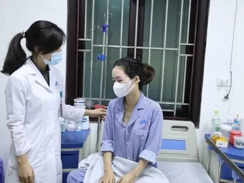 Cảnh báo biến chứng do bôi kem, trị mụn tại cơ sở làm đẹp không đảm bảo