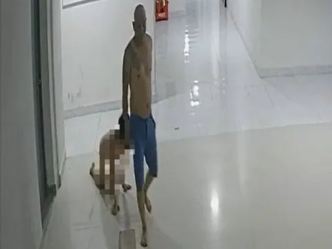 Hành hạ con, xích cổ dắt đi, bắt 'sủa': Hành vi phi đạo đức, coi thường pháp luật