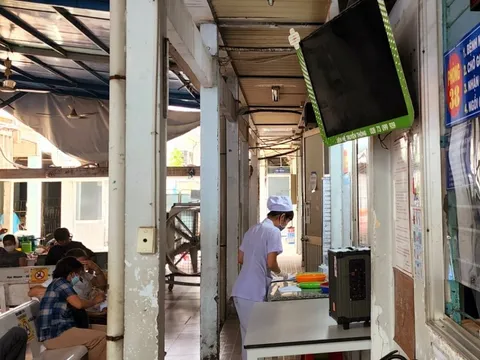 138 nhân viên y tế Bệnh viện Trưng Vương nghỉ việc vì thu nhập không đủ sống