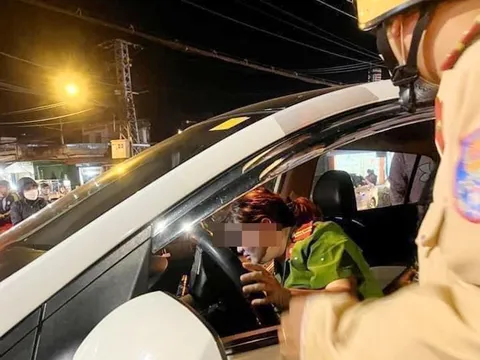 Nữ thiếu tá say xỉn gây tai nạn bị phạt 46 triệu đồng, tước bằng lái 2 năm