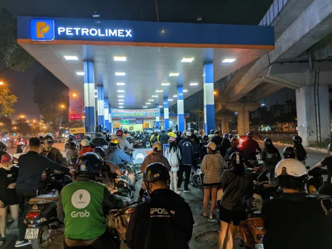 Thủ tướng yêu cầu giải quyết dứt điểm tình trạng thiếu xăng dầu cục bộ