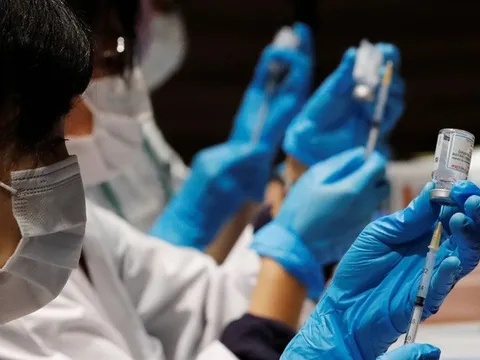 Nhật Bản đối mặt với làn sóng dịch COVID-19 thứ 8