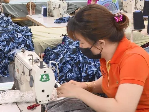 Bình Dương hỗ trợ toàn bộ công nhân bị ngưng việc, giảm giờ làm