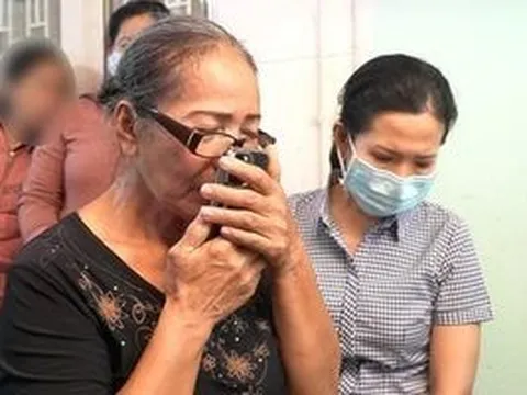 Rơi nước mắt hình ảnh người mẹ hôn trái tim con trai hiến tạng cứu 6 người