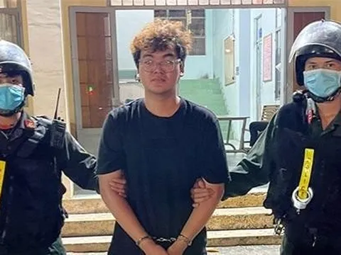 Bắt thanh niên dùng 'ảnh nóng' tống tiền bạn gái