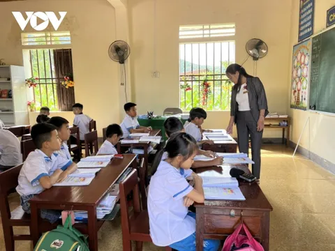 Thầy cô “cắm bản” bởi yêu những học trò nghèo miền biên viễn