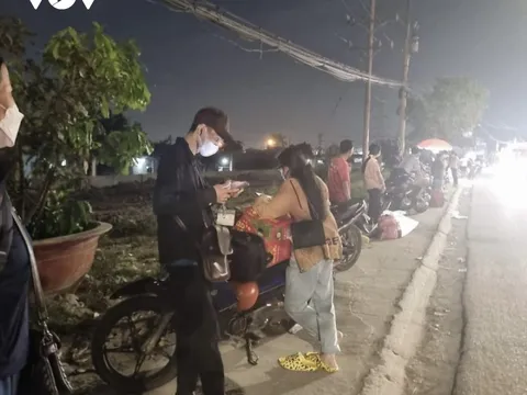 Công nhân chới với vì mất việc cuối năm: “Khốn khó vì bỗng dưng... mất việc”