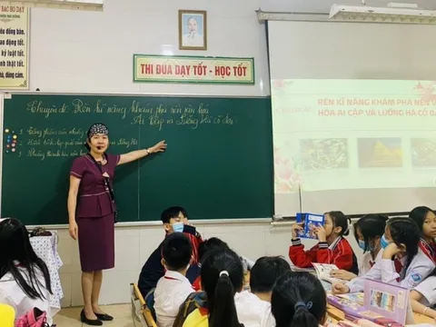 Nữ giáo viên vượt bạo bệnh kiên trì bám trường, bám lớp