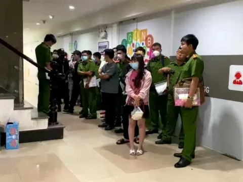 Bắt 13 người chuyên ghép "ảnh nóng", gọi điện vu khống để đòi nợ