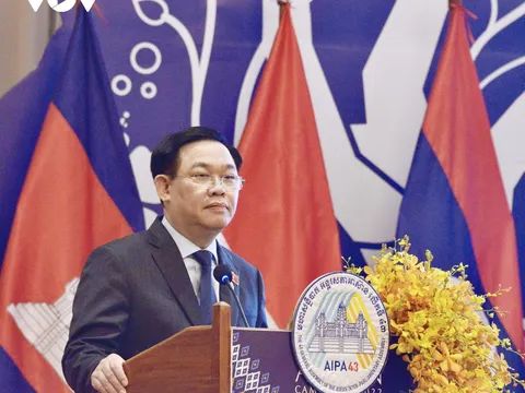 Chủ tịch Quốc hội: Tinh thần đoàn kết giúp con thuyền ASEAN vượt qua sóng cả