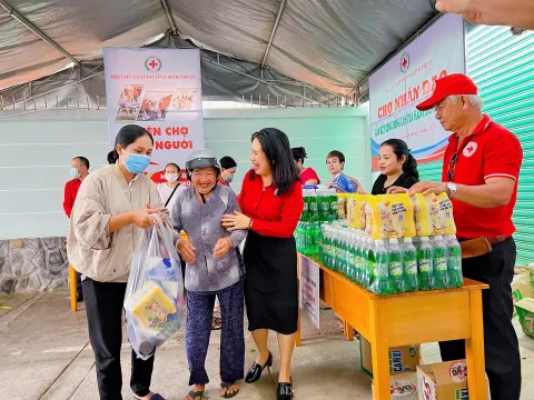 Kỷ niệm 76 năm Ngày thành lập Hội Chữ thập đỏ Việt Nam (23/11/1946 – 23/11/2022): Hội Chữ thập đỏ - vai trò nòng cốt trong công tác nhân đạo