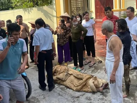 Vụ 3 con gái mang xăng đốt nhà mẹ: Người mẹ nhiễm trùng máu nặng, tiên lượng xấu