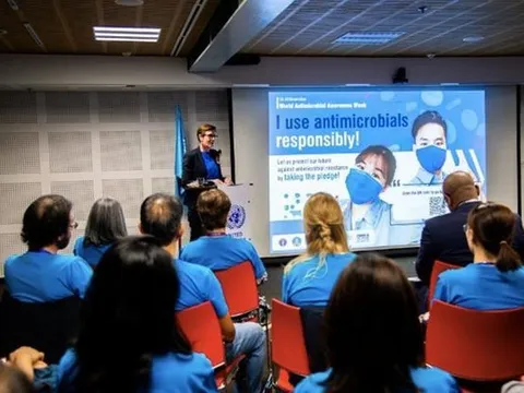 WHO, FAO kêu gọi ngừng sử dụng kháng sinh quá liều lượng và sai cách