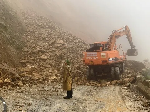 Hà Tĩnh: Gấp rút triển khai nhiều phương án ứng phó sạt lở đất trên Quốc lộ 8A