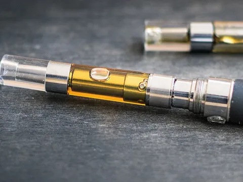 Trẻ co giật, hôn mê sau uống 5ml dung dịch trong dụng cụ thuốc lá điện tử