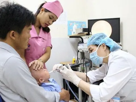 Người già, trẻ nhỏ nhập viện sốt sơ sơ cũng biến chứng nặng