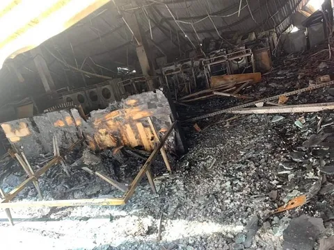 Siêu thị điện máy bốc cháy dữ dội, thiệt hại hơn 10 tỷ đồng