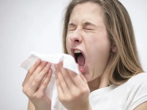 Nhập viện vì chủ quan với triệu chứng hắt hơi, chảy nước mũi