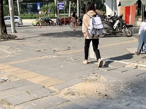 UBND TP Hà Nội giải thích về nguyên nhân đá lát vỉa hè xuống cấp, vỡ nát
