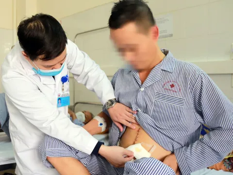 Nguy kịch vì dùng thuốc nam "chữa" ung thư, thận hư