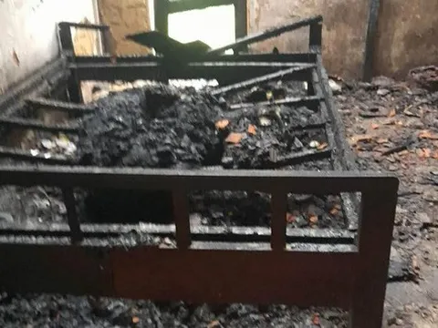 Cụ bà 98 tuổi tử vong vì đốt củi sưởi ấm