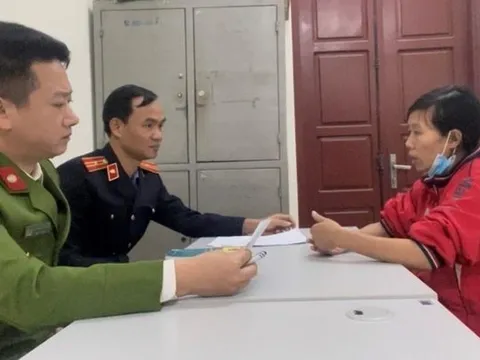 Khởi tố người mẹ ruột nhẫn tâm dùng gậy tre, muôi múc canh đánh con tử vong