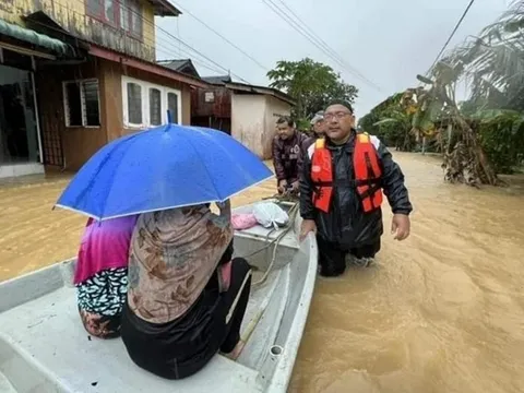 Hơn 66.000 người dân Malaysia phải di dời do lũ lụt