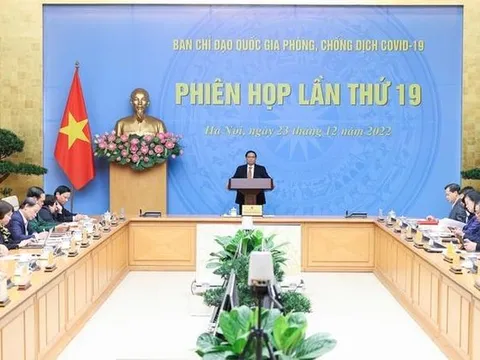 Thủ tướng: Phải kiểm soát tốt hơn COVID-19 và các dịch bệnh khác, không để dịch chồng dịch