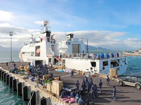 Mang hơi ấm ngày Tết ra Trường Sa và các đảo Tây Nam