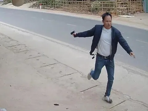 Bị cảnh sát vây bắt, đối tượng vận chuyển ma túy vừa bỏ chạy vừa nổ súng chống trả cảnh sát