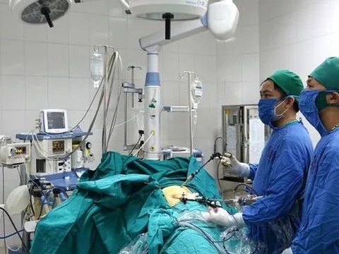 Thủng dạ dày vì thói quen xấu trong ăn uống, sinh hoạt