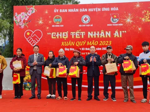 Chợ Tết nhân ái – Sẻ chia cộng đồng, đón Tết an vui