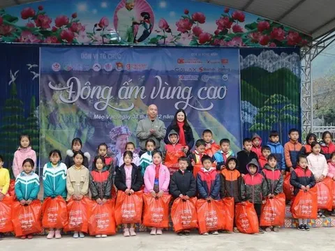 Mèo Vạc: Hành trình thiện nguyện 'Đông ấm vùng cao 2022'