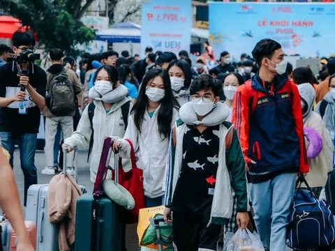 Ấm lòng những chuyến xe đầu tiên đưa sinh viên khó khăn ở TP.HCM về quê đón tết