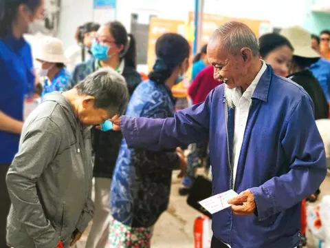 Phiên chợ Tết 0 đồng bên trong bệnh viện