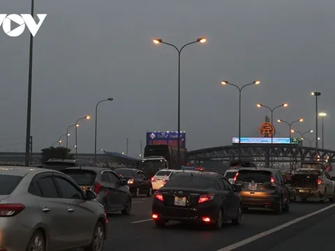  “Xả trạm thu phí nếu ùn tắc, không để chậm, huỷ chuyến bay dịp Tết”