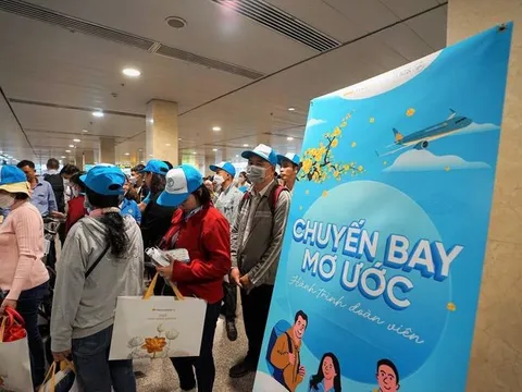 Xúc động hình ảnh hàng trăm lao động nghèo về quê đón Tết trên 'Chuyến bay mơ ước'