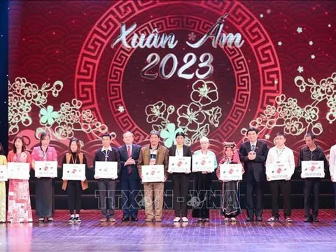 'Xuân ấm' cùng nhau san sẻ yêu thương