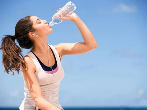 Cách uống nước giúp làm chậm quá trình lão hóa, kéo dài tuổi thọ